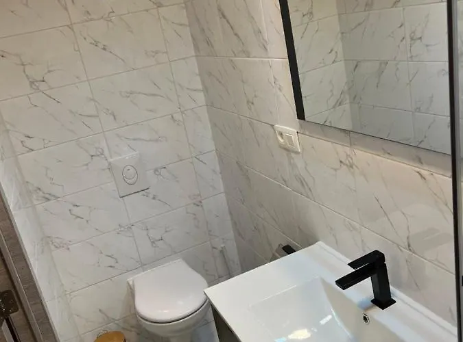 Riverbank ホームステイ ナミュール