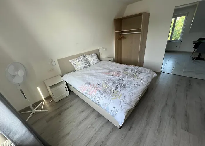 Riverbank ホームステイ ナミュール