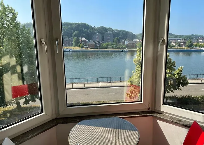 Riverbank ホームステイ